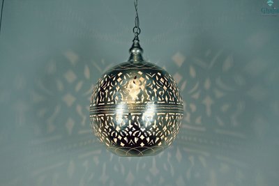 Amira lamp oosterse hanglamp Ghalia aan met licht